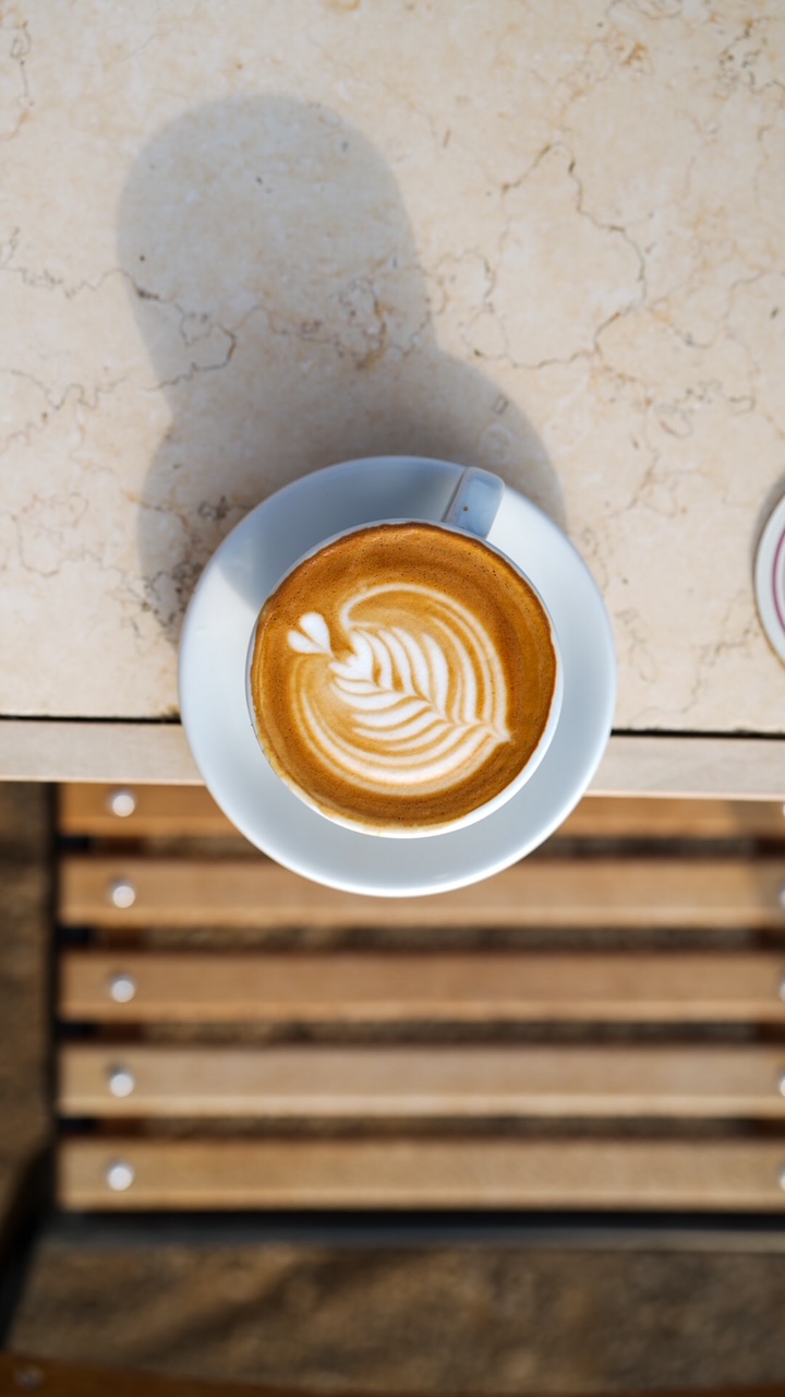 white-coffee-cup-with-latte-art