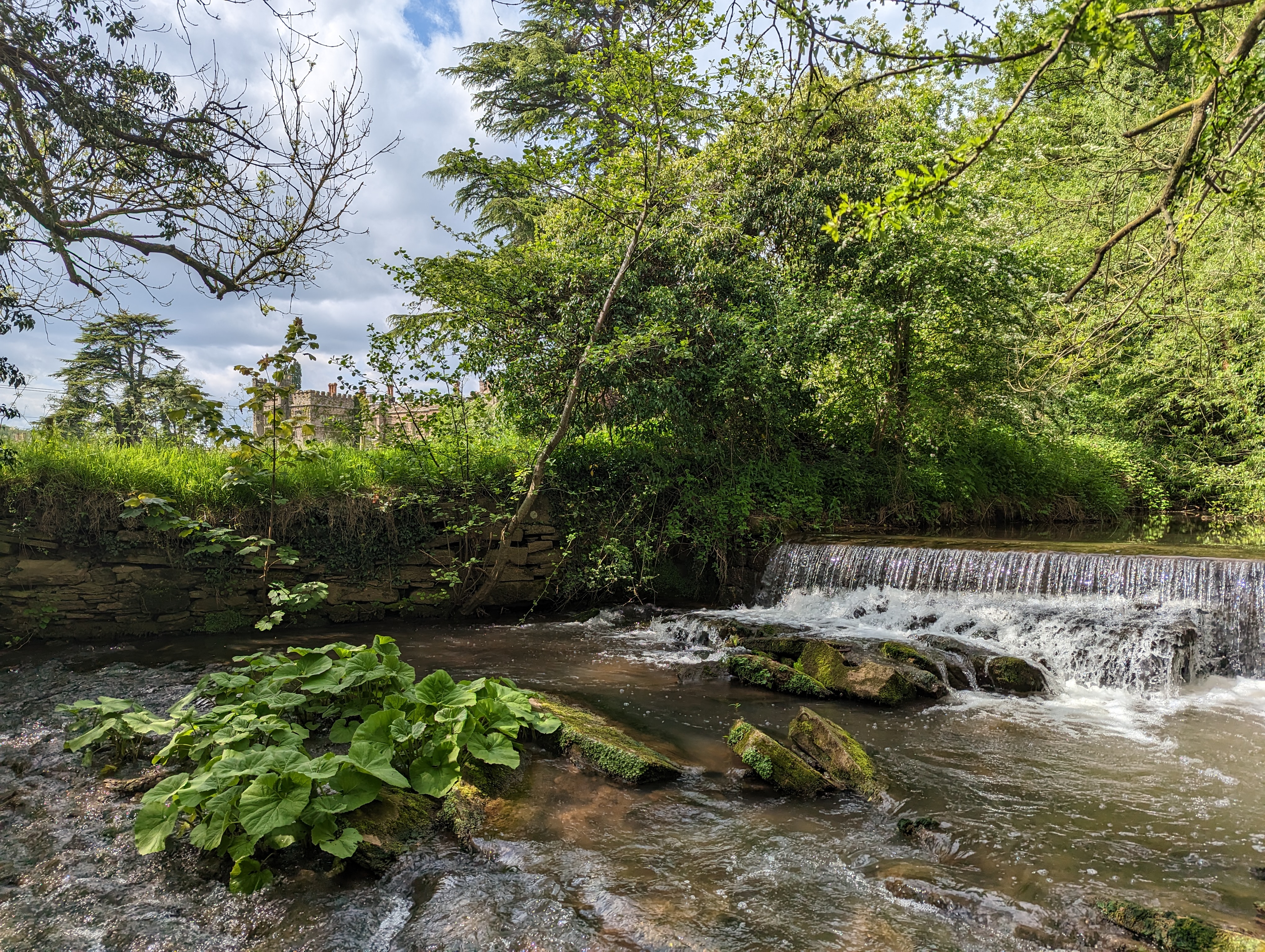 humber-brook-wier-with-castle-in-background